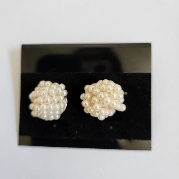 Jewelry - Vintage Faux Tiny Pearl Balls earrings